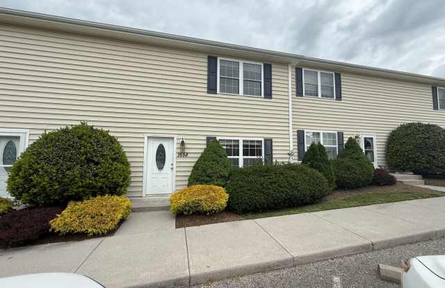 Lovely Three Bedroom , One and a Half Bath Condo available in Christiansburg photos photos