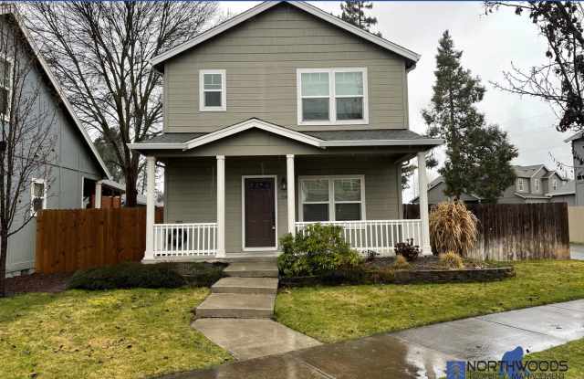 Very Nice 3 Bedroom 2.5 Bathroom  ***2021 Sq. Ft Living Space***Located in Central Point with a Large Bonus Room photos photos