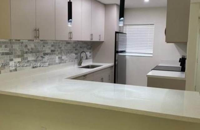 4111 Stirling Rd photos photos