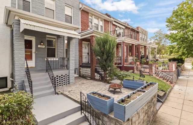 209 Douglas St NE photos photos