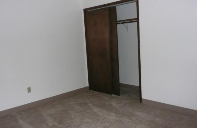 South Anchorage Great Two Story 2bed with W/D Gallery 2