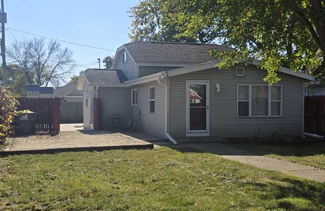 313 West Roberta Avenue Gallery 1