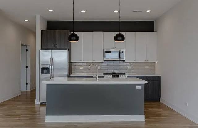 2556 W. Armitage St - 205 photos photos