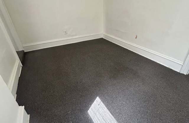 3 Bedroom 1 Bathroom Near Campus Gallery 2
