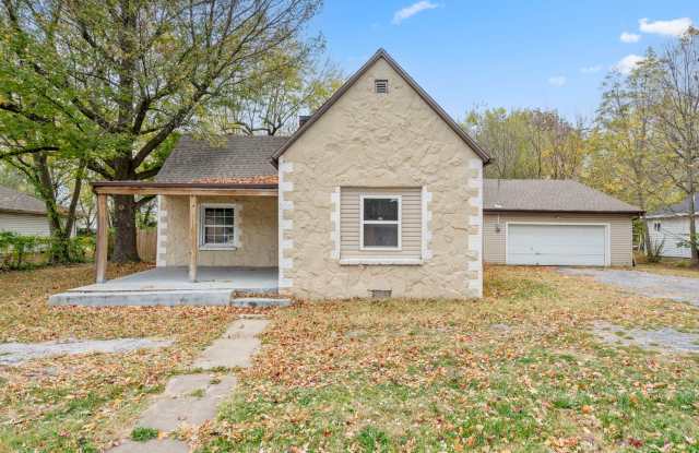 Beautifully Remodeled 4 Bedroom 2 bath Home - 205 South Main Avenue, Republic, MO 65738