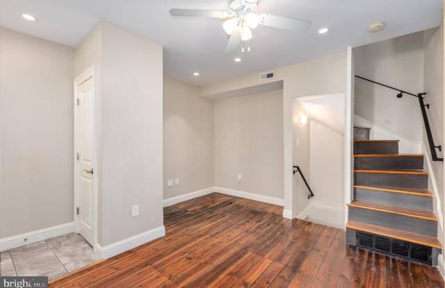 953 N RANDOLPH Street unit: H Gallery 4