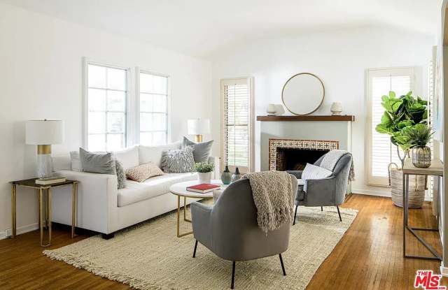 Miracle Mile 3bed/2 bath House with two Gated Yards for Lease! - 1185 Hauser Boulevard, Los Angeles, CA 90019