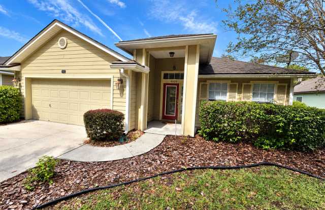 Inviting 3 Bedroom, 2 Bathroom Furnished Home in Westchester Gallery 1