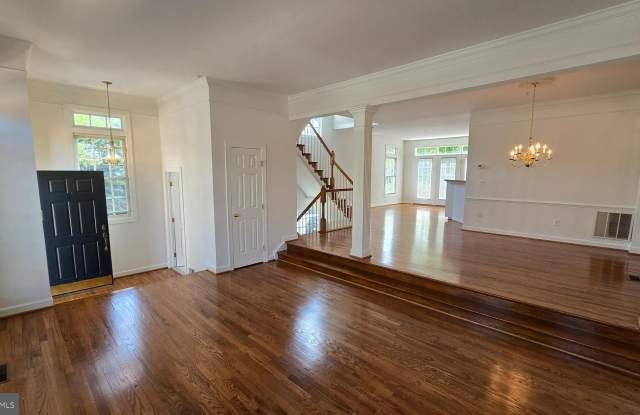 8021 KIDWELL TOWN Court Gallery 3