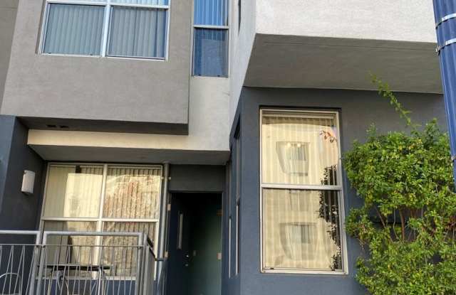 Dual Master 2 Bed 2.5 Bath - Walk-up townhouse at Atria! photos photos