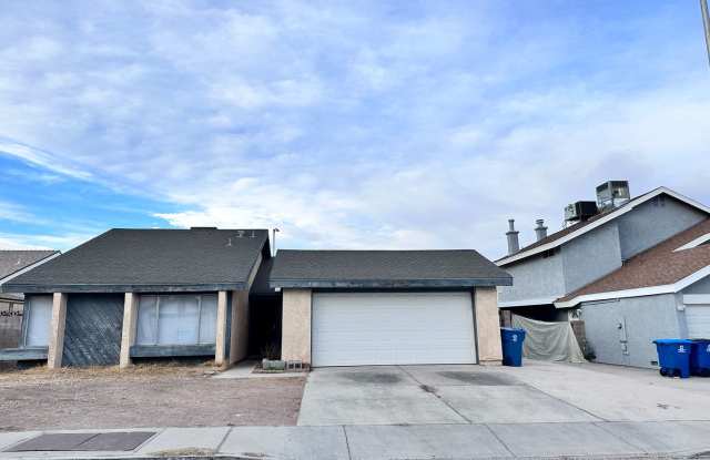 FRESH PAINT INSIDE, 4 BEDROOM HOME HAS A VERY SPACIOUS OPEN LAYOUT THAT FEATURES A FIREPLACE AND SEPARATE HIDDEN KITCHEN SPACE photos photos