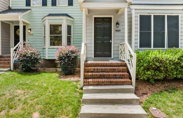 Updated and Adorable!  2 Bedroom Townhome in N/E Raleigh near REX, Glenwood, & Crabtree - Pet Friendly! Gallery 4