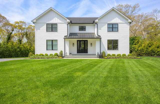 45 Columbine Avenue N Gallery 3