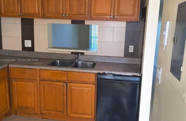 7941 Southgate Blvd photos photos