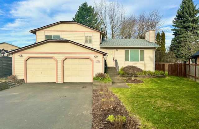 4 bedroom -Split level and large deck/fenced yard! photos photos