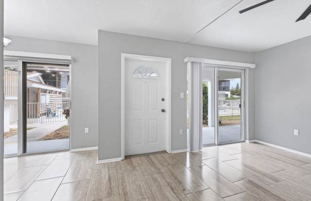 Bright 2BR/1BA Condo with Community Pool ~ First Floor Gallery 4