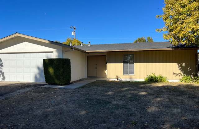 3 Bedroom 2 Bathroom House W/ Garage Available in October - 1235 West Newport Street, San Luis Obispo, CA 93405