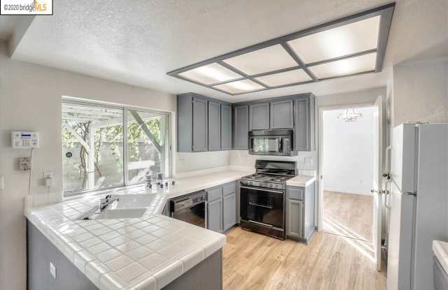 4973 Ridgeview Drive Gallery 3