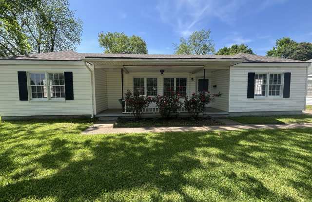 UPDATED HOME IN CENTRAL BOSSIER - 1135 Gilbert Drive, Bossier City, LA 71112