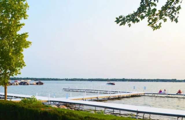 Spacious 3R2B Condo in Walled Lake Gallery 3
