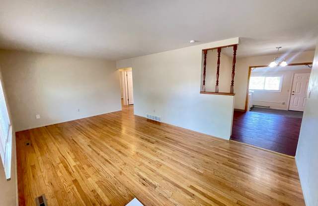 Charming 3 Bed, 2 Bath Home Near CSU & Old Town Fort Collins! Gallery 3