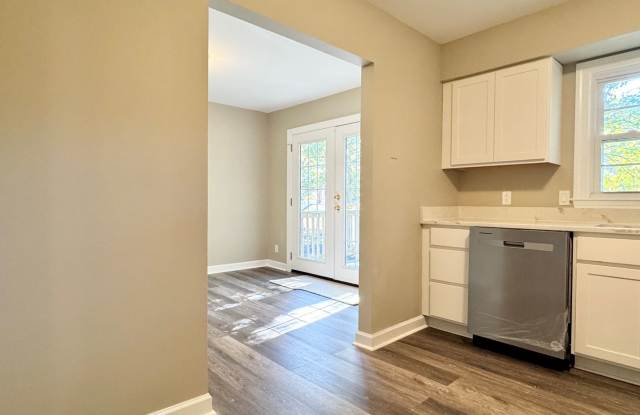 SPOTSYLVANIA - CLOSE TO RESTAURANTS AND SHOPS Gallery 4