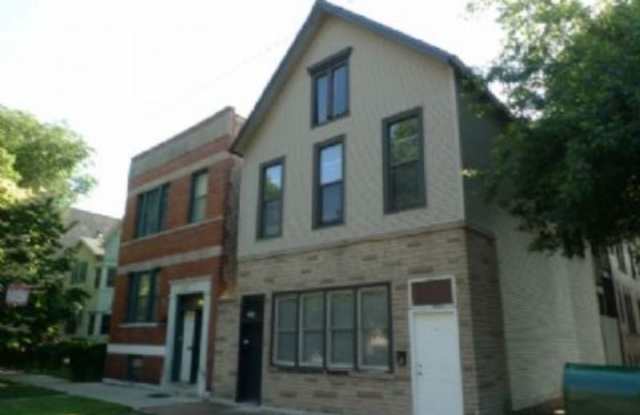 3656 N Marshfield Ave # 3656-Ch2 Gallery 2