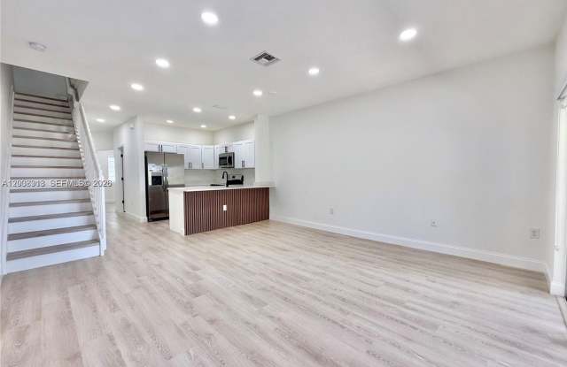 4412 Woodland Circle 4412, Tamarac, FL 33319 - 3103 photos photos