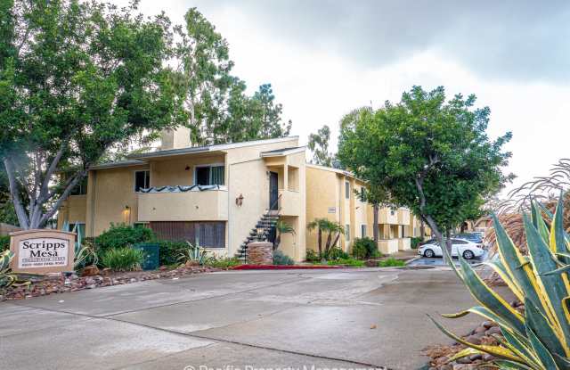 Amazing 2Bd/2Ba with 2 parking spaces, conveniently located near Lake Miramar and San Diego Miramar College. Water/Sewer/Trash included! photos photos