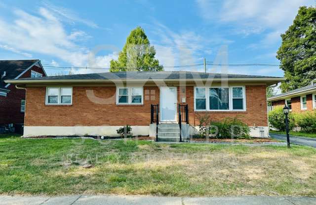 Three bedroom/2 full bath in Hikes Point with detached garage! Gallery 1