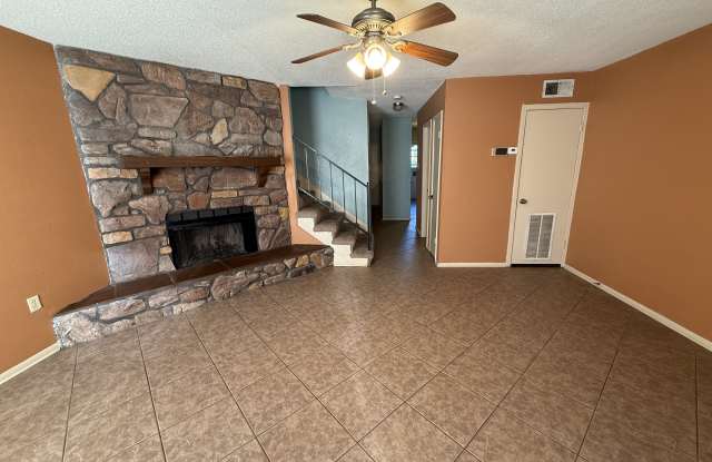 2331 Justin Lane Gallery 2
