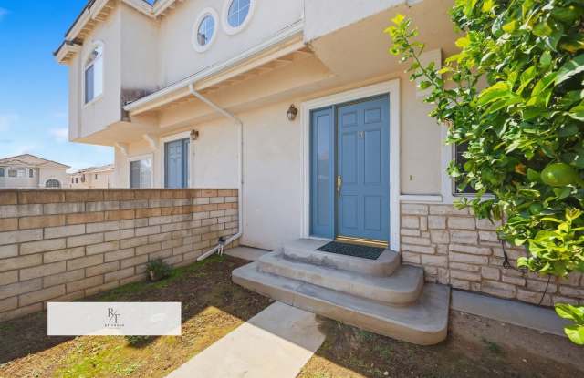 Bright & Spacious 3-Bedroom Townhome in Gated Arcadia Community Gallery 1