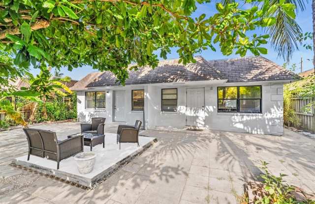 1517 NW 8th Ave photos photos