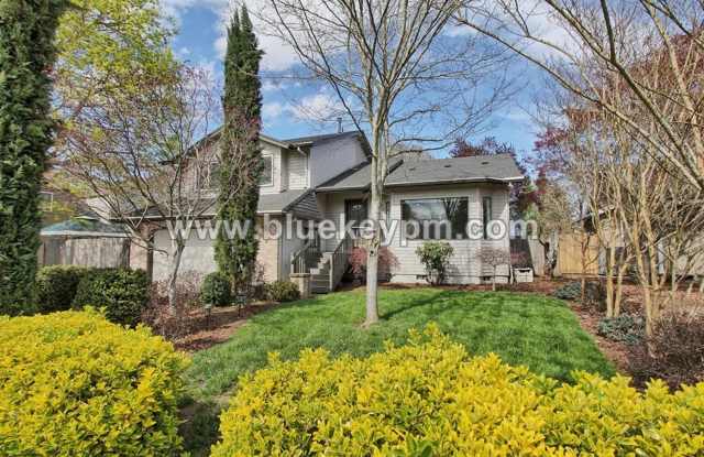 Luxury 3 Bed, 2.5 Bath Home in Beaverton with Large Yard and Bonus Room photos photos