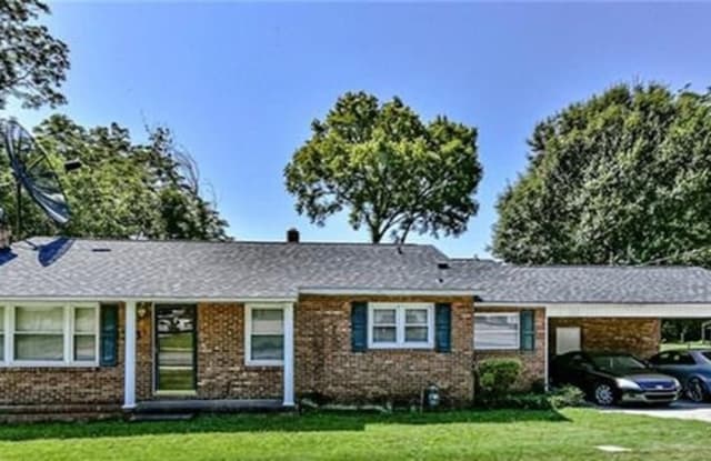 324 North Hoskins Road - 324 North Hoskins Road, Charlotte, NC 28216