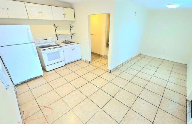 2014 10TH Street W Gallery 2