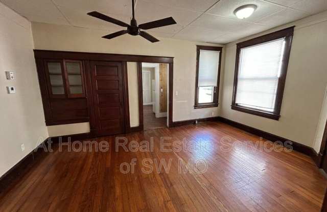 625 S Broadway Gallery 1