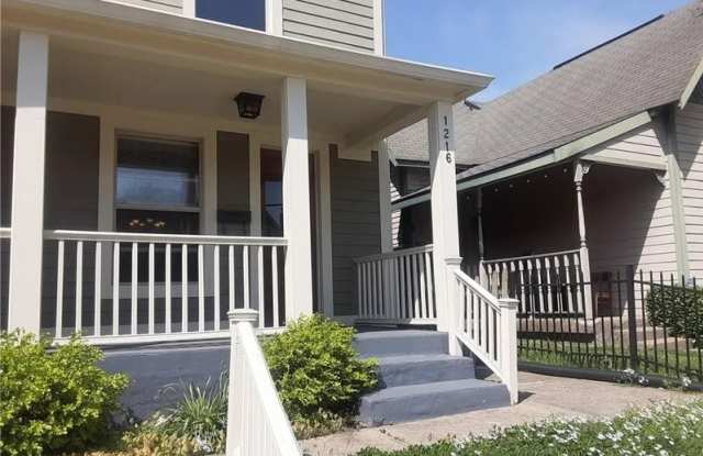1216 E Vermont St photos photos