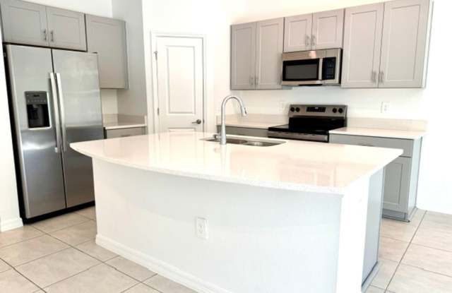 Modern 3 Bed / 2.5 Bath Townhome – Move-In Ready Gallery 3