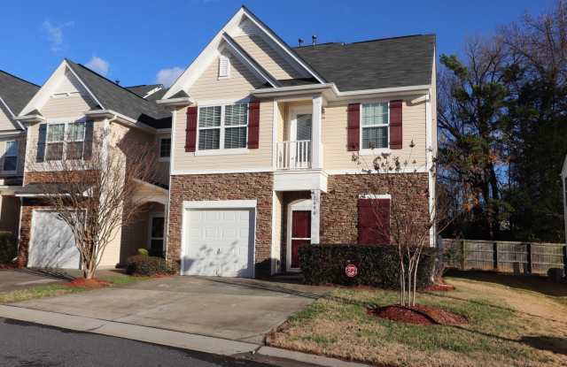 Gorgeous END UNIT 3 bedroom town home in desirable Harpers Mill with Garage and Primary on main with walk-in shower!! Gallery 3