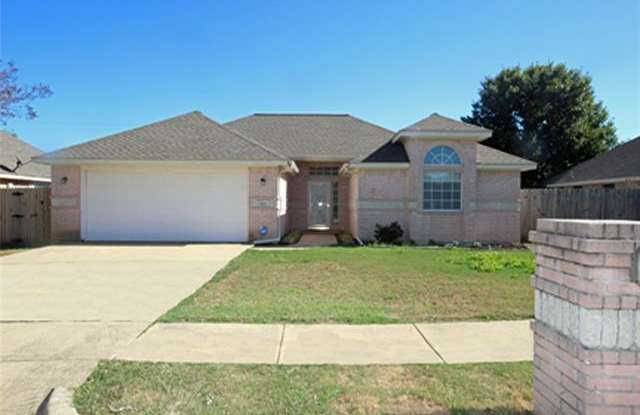 524 Meadowcrest Drive - 524 Meadowcrest Dr, Burleson, TX 76028