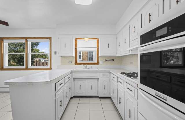 5421 W Windsor Avenue Gallery 2