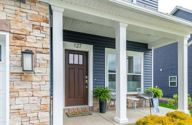 3-Bedroom, 2.5 Bathroom Townhouse in Kingston Village Gallery 3