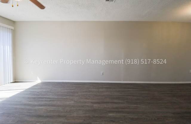 Charming 3 bedroom Condo in South Tulsa, Newly Updated! Gallery 4