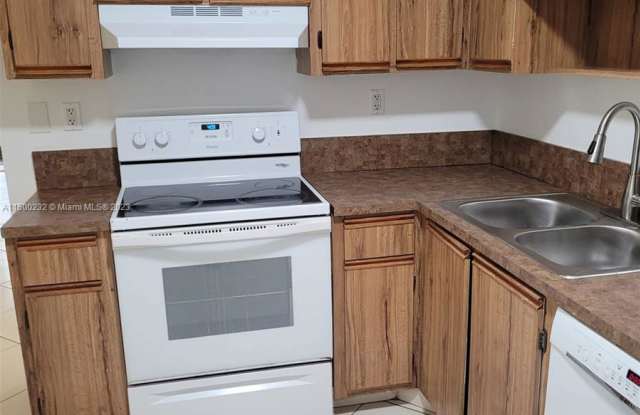 5911 Northeast 18th Avenue photos photos