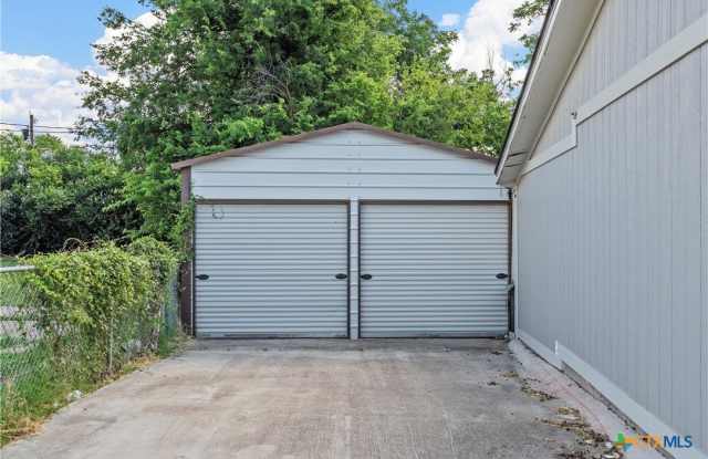 1524 E Avenue B Gallery 3