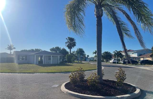 250 176TH AVENUE E - 250 176th Avenue East, Redington Shores, FL 33708