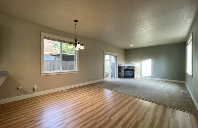 Fantastic South Tabor Home with Attached Garage, Washer/Dryer, A/C Gallery 3