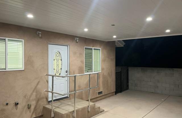 2BR ADU w/dishwasher, in-unit laundry + outdoor space! photos photos