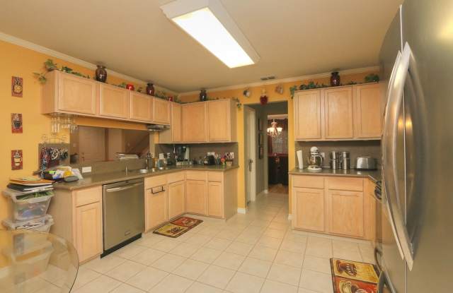 7813 Kingshire - 4/bed 2.5/bath - $2450/month photos photos